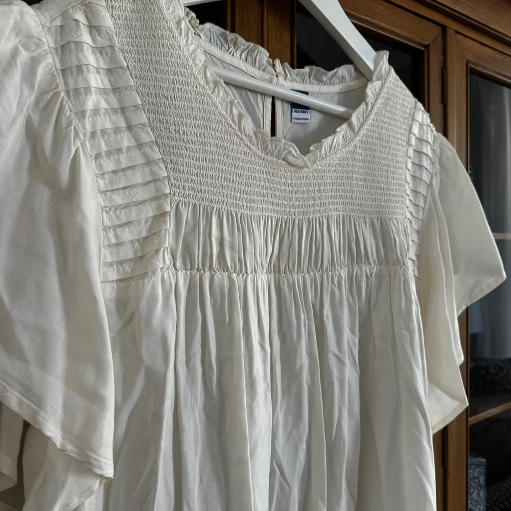 Elegant White Blouse - Picture 3 of 4